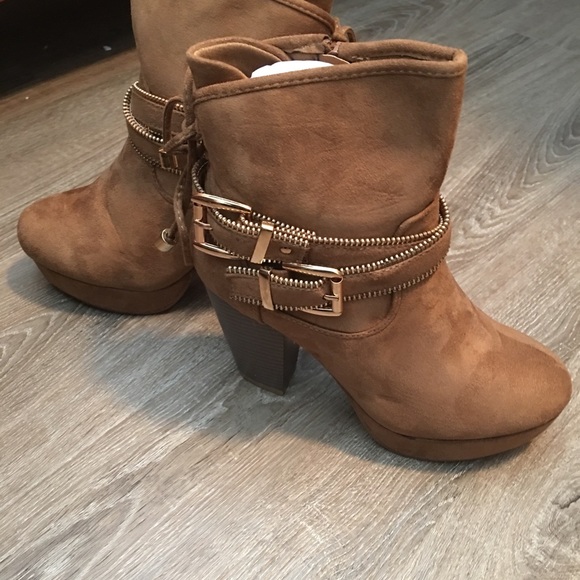 Camel suede chunky heel boots w gold buckle decor - Picture 3 of 6